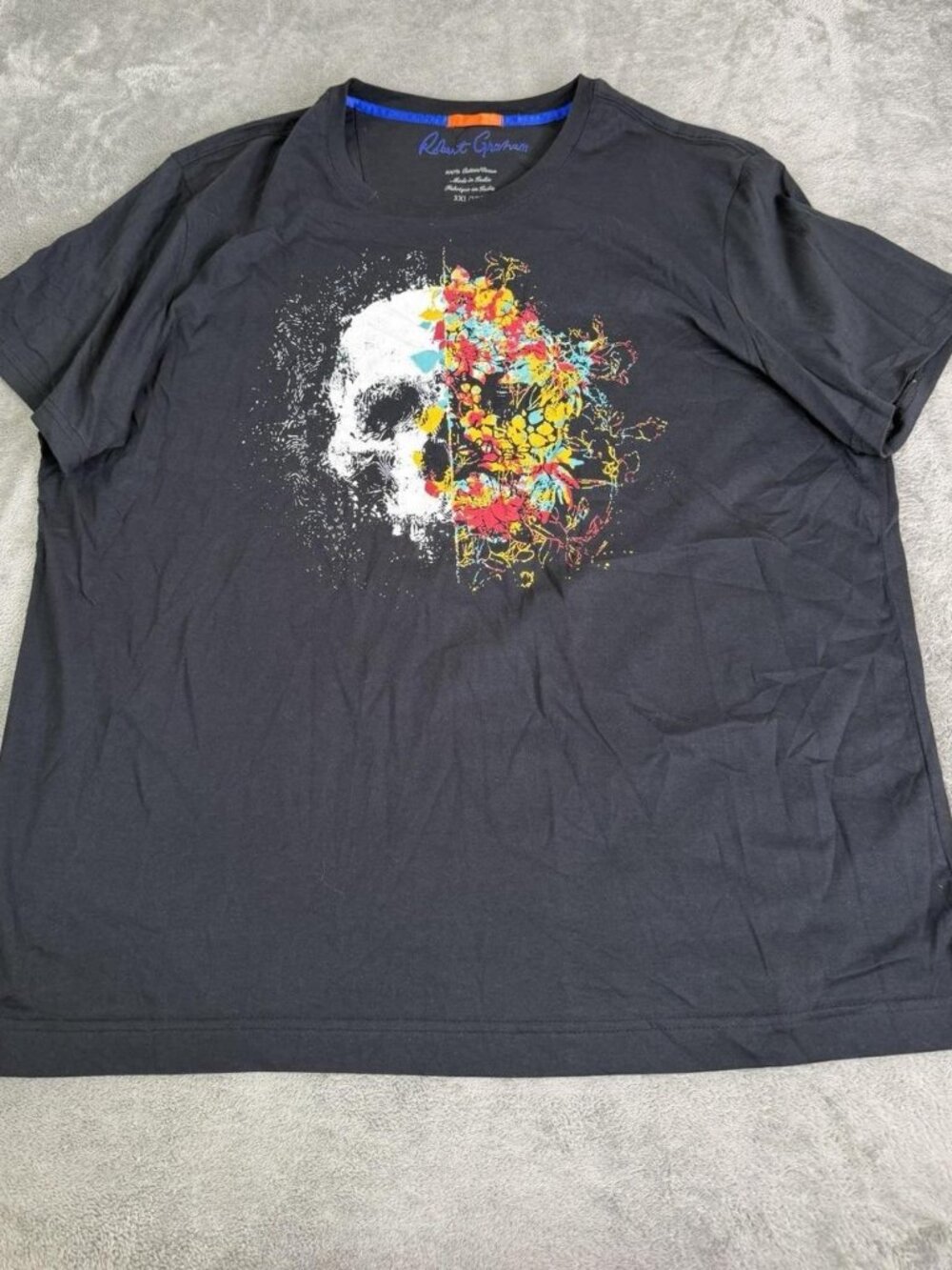 Robert Graham T-shirt fits like 2X (labeled 3X)